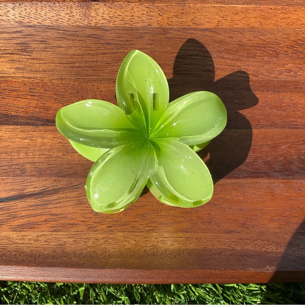 Elegant Green Flower Hair Clip